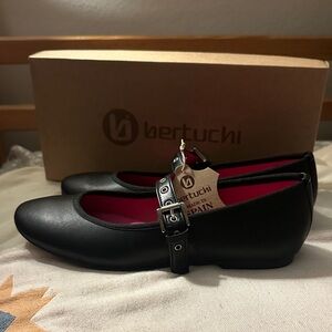 Bertuchi Black Leather Ballet Flats
